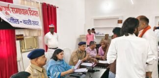 सम्पूर्ण समाधान दिवस में डीएम ने सुनीं जनसमस्याएं, समयबद्ध निस्तारण के दिए निर्देश