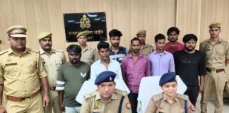 पुलिस मुठभेड़ में गौ-तस्कर गिरोह का सरगना गिरफ्तार, कुल 8 आरोपी दबोचे गए परसरामपुर पुलिस व एसओजी की संयुक्त कार्रवाई में चार गोवंश, तमंचा और बाइक बरामद