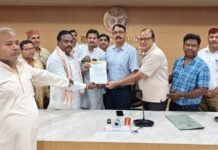 डीएम की अध्यक्षता में सर्राफा व्यापारियों संग महत्वपूर्ण बैठक, देशहित में ठोस सोने की खुली बिक्री पर रोक लगाने की अपील निर्मित जेवरों की बिक्री को बढ़ावा, कारीगरों की आजीविका और बाजार की पारदर्शिता पर जोर