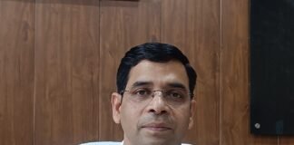 गोरखपुर को मिले नए एडीएम सिटी, गजेंद्र कुमार ने संभाला पदभार 2012 बैच के पीसीएस अधिकारी बोले— जनसुनवाई, कानून-व्यवस्था और विकास कार्यों को मिलेगी प्राथमिकता