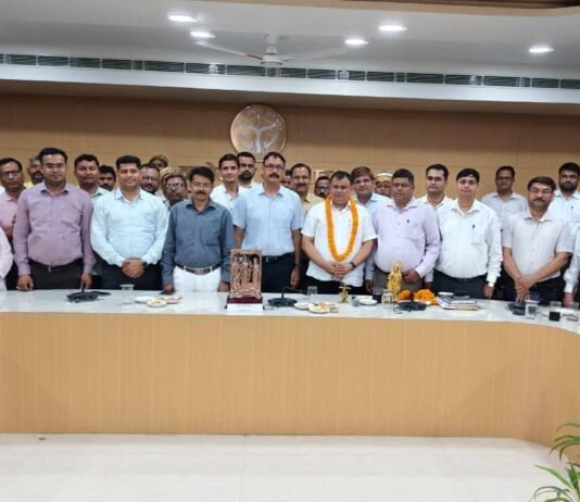 अपर जिलाधिकारी (वित्त एवं राजस्व) जय प्रकाश का स्थानांतरण, कलेक्ट्रेट सभागार में भव्य विदाई समारोह