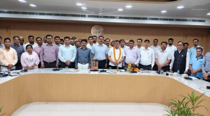 अपर जिलाधिकारी (वित्त एवं राजस्व) जय प्रकाश का स्थानांतरण, कलेक्ट्रेट सभागार में भव्य विदाई समारोह