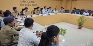 जिला सड़क सुरक्षा बैठक: डीएम सख्त, सुधार कार्यों पर जोर