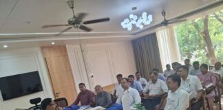 डीएम आलोक कुमार ने गो-शालाओं की व्यवस्थाओं की समीक्षा की गोवंशों के बेहतर संरक्षण और साफ-सफाई पर जोर, अधिकारियों को दिए सख्त निर्देश
