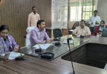 गैस सिलेंडर बुकिंग में मनमानी और तेल आपूर्ति में लापरवाही पर डीएम सख्त उपभोक्ताओं को परेशान करने वाली एजेंसियों पर होगी कठोर कार्रवाई, तीन दिन में मांगी रिपोर्ट