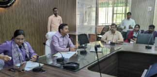 गैस सिलेंडर बुकिंग में मनमानी और तेल आपूर्ति में लापरवाही पर डीएम सख्त उपभोक्ताओं को परेशान करने वाली एजेंसियों पर होगी कठोर कार्रवाई, तीन दिन में मांगी रिपोर्ट