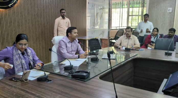 गैस सिलेंडर बुकिंग में मनमानी और तेल आपूर्ति में लापरवाही पर डीएम सख्त उपभोक्ताओं को परेशान करने वाली एजेंसियों पर होगी कठोर कार्रवाई, तीन दिन में मांगी रिपोर्ट