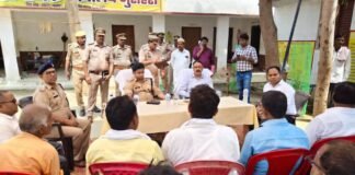 बकरीद को लेकर मुसहरा में पीस कमेटी बैठक, डीएम-एसपी ने की शांति और भाईचारे की अपील पैदल गश्त कर अधिकारियों ने लिया सुरक्षा व्यवस्था का जायजा, अफवाह फैलाने वालों पर होगी सख्त कार्रवाई