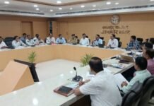 07 केंद्रों पर 2318 अभ्यर्थी देंगे बीएड प्रवेश परीक्षा मोबाइल व इलेक्ट्रॉनिक उपकरणों पर रहेगा पूर्ण प्रतिबंध शुचिता और पारदर्शिता के साथ कराई जाए बीएड प्रवेश परीक्षा : डीएम आलोक कुमार