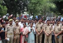 जीआरपी गोरखपुर की बड़ी सफलता: 310 खोए मोबाइल बरामद, 60 लाख रुपये की संपत्ति लौटाई दो माह में सर्विलांस सेल ने किया सराहनीय कार्य, मोबाइल पाकर खिले लोगों के चेहरे