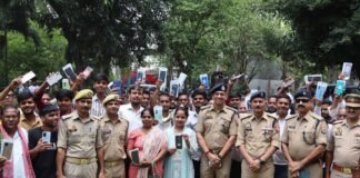 जीआरपी गोरखपुर की बड़ी सफलता: 310 खोए मोबाइल बरामद, 60 लाख रुपये की संपत्ति लौटाई दो माह में सर्विलांस सेल ने किया सराहनीय कार्य, मोबाइल पाकर खिले लोगों के चेहरे