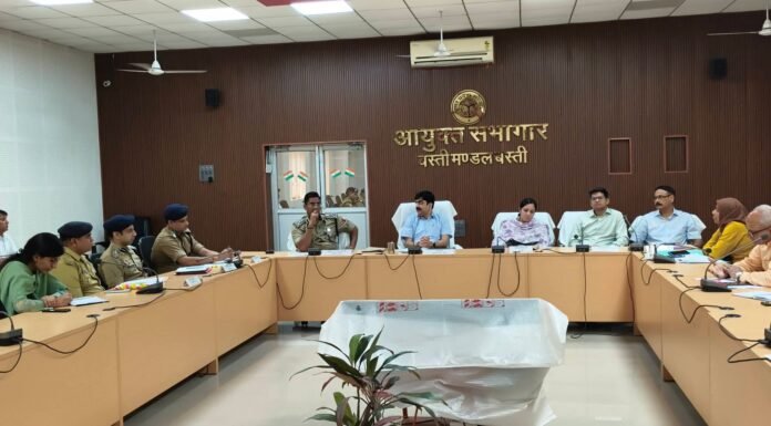 राजस्व वसूली और कानून व्यवस्था पर मण्डलायुक्त सख्त, डग्गामार व ओवरलोड वाहनों पर चलेगा अभियान राष्ट्रीय राजमार्गों पर अव्यवस्थित पार्किंग, ड्रिंक एंड ड्राइव और निजी वाहनों के व्यावसायिक उपयोग पर होगी कठोर कार्रवाई