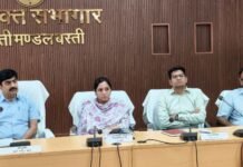 विकास योजनाओं में लापरवाही नहीं होगी बर्दाश्त, गुणवत्ता और समयबद्धता पर दें विशेष ध्यान: मण्डलायुक्त जल जीवन मिशन, आवास, शौचालय, सड़क निर्माण और आईजीआरएस शिकायतों की हुई समीक्षा