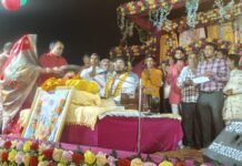 “भगवान मारते नहीं, बल्कि तारते हैं” आचार्य धीरज कृष्ण शास्त्री कृष्ण जन्म कथा से भाव-विभोर हुए श्रद्धालु, भजनों से भक्तिमय हुआ वातावरण
