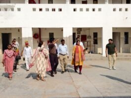 डीएम ने आश्रम पद्धति विद्यालय के निर्माण कार्यों का किया निरीक्षण गुणवत्ता व समयबद्धता पर दिया जोर, व्यवस्थाओं का लिया जायजा