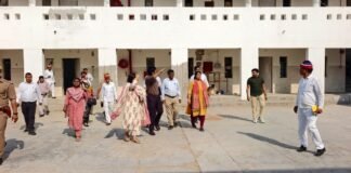 डीएम ने आश्रम पद्धति विद्यालय के निर्माण कार्यों का किया निरीक्षण गुणवत्ता व समयबद्धता पर दिया जोर, व्यवस्थाओं का लिया जायजा