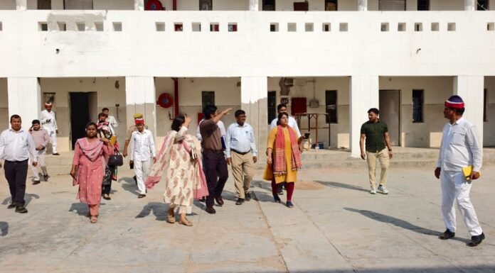 डीएम ने आश्रम पद्धति विद्यालय के निर्माण कार्यों का किया निरीक्षण गुणवत्ता व समयबद्धता पर दिया जोर, व्यवस्थाओं का लिया जायजा