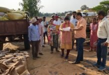 डीएम ने गेहूँ क्रय केन्द्र का किया निरीक्षण किसानों से अधिक खरीद व समय पर भुगतान के दिए निर्देश