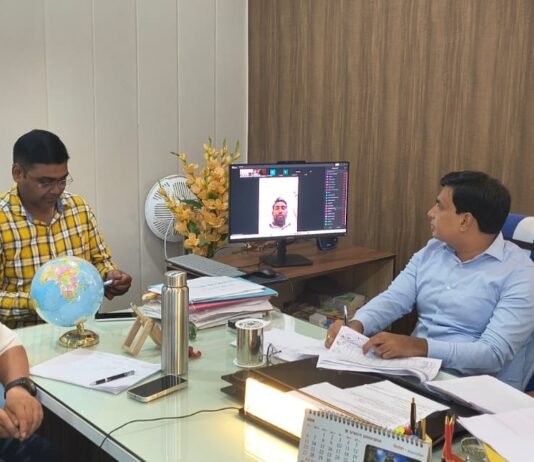 पंचायत योजनाओं की समीक्षा में सख्त दिखे उपनिदेशक पंचायत, लापरवाही पर वेतन रोकने की चेतावनी