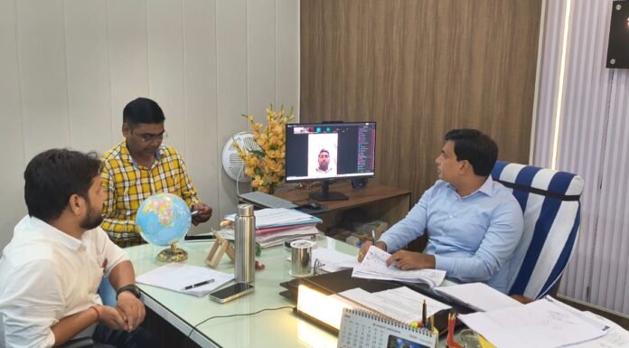 पंचायत योजनाओं की समीक्षा में सख्त दिखे उपनिदेशक पंचायत, लापरवाही पर वेतन रोकने की चेतावनी