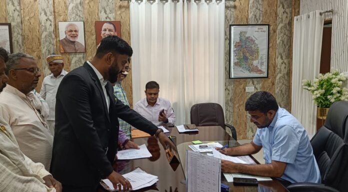 डीएम ने जनसुनवाई में सुनी फरियादियों की समस्याएं, फोन पर ही कराया त्वरित निस्तारण