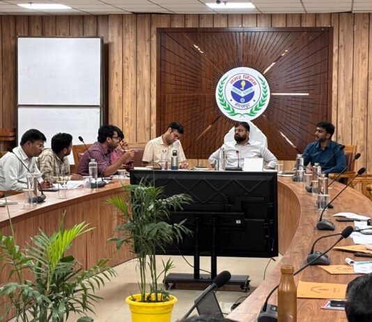 नगर आयुक्त अजय जैन ने पथ प्रकाश व वाहन विभाग की समीक्षा, दिए सख्त निर्देश