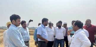 सीएम योगी के संभावित दौरे से पहले अंतरराष्ट्रीय क्रिकेट स्टेडियम का निरीक्षण, तैयारियों को लेकर प्रशासन अलर्ट डीएम दीपक मीणा ने अधिकारियों संग लिया व्यवस्थाओं का जायजा, निर्माण कार्य में तेजी के निर्देश