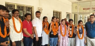 सीबीएसई बोर्ड परीक्षा में चमके एसआर इंटरनेशनल एकेडमी के छात्र, मेधावियों का हुआ सम्मान एमडी राकेश चतुर्वेदी ने छात्र-छात्राओं को किया सम्मानित, उज्ज्वल भविष्य की दी शुभकामनाएं