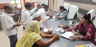 सीएम कार्यक्रम के बीच भी जारी रही जनसुनवाई, सदर तहसील में महिला नायब तहसीलदारों ने संभाली कमान 208 फरियादियों की सुनी गई समस्याएं, 25 मामलों का मौके पर हुआ निस्तारण