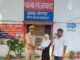 राजघाट पुलिस की तत्परता से महिला को मिला खोया पर्स और मोबाइल इलाज कराने आई महिला का सामान सड़क किनारे मिला सुरक्षित, पुलिस ने लौटाई मुस्कान