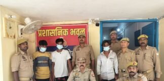 घर में चोरी की नीयत से घुसे तीन चोर ग्रामीणों के हत्थे चढ़े, पुलिस ने भेजा जेल परिवार की सतर्कता और पुलिस की तत्परता से बड़ी वारदात टली, कट्टा और चाकू बरामद