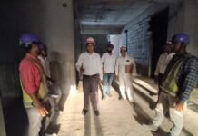 240 करोड़ की लागत से बन रहा नया कलेक्ट्रेट, एडीएम सिटी गजेन्द्र कुमार ने किया निरीक्षण 19 विभाग होंगे एक ही परिसर में शिफ्ट, आधुनिक सुविधाओं से आम जनता को मिलेगी बड़ी राहत