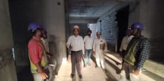 240 करोड़ की लागत से बन रहा नया कलेक्ट्रेट, एडीएम सिटी गजेन्द्र कुमार ने किया निरीक्षण 19 विभाग होंगे एक ही परिसर में शिफ्ट, आधुनिक सुविधाओं से आम जनता को मिलेगी बड़ी राहत