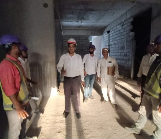 240 करोड़ की लागत से बन रहा नया कलेक्ट्रेट, एडीएम सिटी गजेन्द्र कुमार ने किया निरीक्षण 19 विभाग होंगे एक ही परिसर में शिफ्ट, आधुनिक सुविधाओं से आम जनता को मिलेगी बड़ी राहत