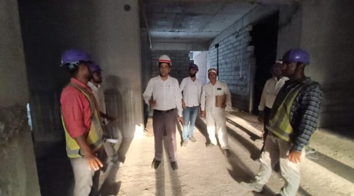 240 करोड़ की लागत से बन रहा नया कलेक्ट्रेट, एडीएम सिटी गजेन्द्र कुमार ने किया निरीक्षण 19 विभाग होंगे एक ही परिसर में शिफ्ट, आधुनिक सुविधाओं से आम जनता को मिलेगी बड़ी राहत