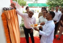 एडीजी जोन ने नई सड़क का किया लोकार्पण, पुलिस परिसर में बढ़ीं सुविधाएं – महापौर, एसएसपी और नगर आयुक्त की मौजूदगी में हुआ उद्घाटन – आवासीय परिसर में आवागमन होगा आसान, आपात स्थिति में मिलेगी राहत