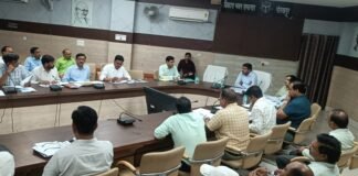 10 करोड़ से अधिक की परियोजनाओं पर डीएम की सख्ती, समयबद्ध निर्माण के दिए निर्देश फोरलेन सड़क, रिंग रोड, फ्लाईओवर और एक्सप्रेसवे परियोजनाओं की हुई समीक्षा, गुणवत्ता से समझौता नहीं करने की चेतावनी