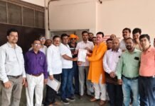 ऑनलाइन दवा बिक्री के विरोध में थमा गोरखपुर का दवा कारोबार ऐतिहासिक बंदी में शामिल हुए हजारों व्यापारी, प्रधानमंत्री के नाम सौंपा ज्ञापन
