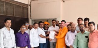 ऑनलाइन दवा बिक्री के विरोध में थमा गोरखपुर का दवा कारोबार ऐतिहासिक बंदी में शामिल हुए हजारों व्यापारी, प्रधानमंत्री के नाम सौंपा ज्ञापन