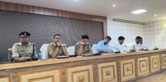 बकरीद को लेकर प्रशासन अलर्ट, डीएम-एसएसपी ने की हाईलेवल बैठक शांति, सुरक्षा और साफ-सफाई पर विशेष जोर, अफवाह फैलाने वालों पर होगी सख्त कार्रवाई