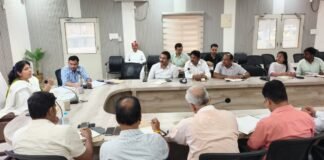 जनगणना कार्य शुरू, डीएम ने की समीक्षा बैठक