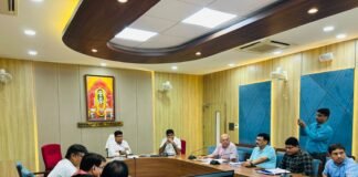 विद्युत व्यवस्था पर सख्ती: मंडलायुक्त व डीएम ने फॉल्ट और अनियमित आपूर्ति पर जताई नाराजगी, लापरवाही पर कार्रवाई के निर्देश