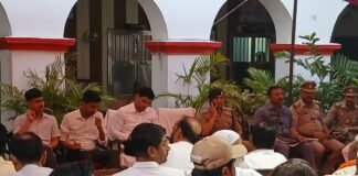 ईद-उल-फितर को लेकर कोतवाली में पीस कमेटी की बैठक सम्पन्न एडीएम सिटी गजेंद्र कुमार ने कहा—भाईचारा और सौहार्द बनाए रखकर मनाएं त्योहार, अफवाहों से रहें सतर्क