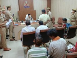 लोकल छुट्टी में भी खुला रहा प्रशासन का दरबार, डीएम-एसएसपी ने सुनीं जन समस्याएं छुट्टी के दिन भी अफसरों की सक्रियता बनी चर्चा का विषय, मौके पर दिए त्वरित कार्रवाई के निर्देश