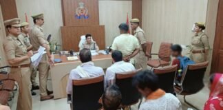 लोकल छुट्टी में भी खुला रहा प्रशासन का दरबार, डीएम-एसएसपी ने सुनीं जन समस्याएं छुट्टी के दिन भी अफसरों की सक्रियता बनी चर्चा का विषय, मौके पर दिए त्वरित कार्रवाई के निर्देश