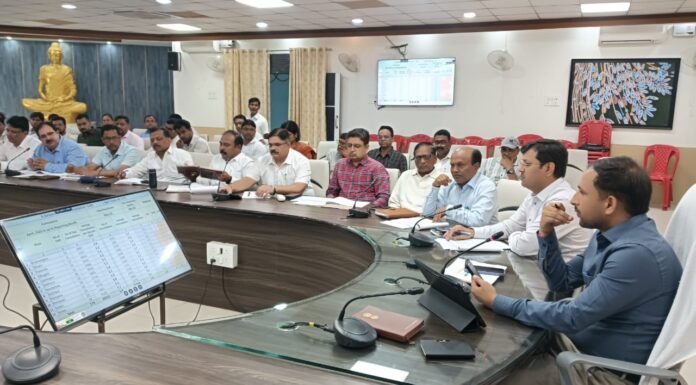 अफवाहों पर ध्यान न दें, महराजगंज में पेट्रोल-डीजल का पर्याप्त भंडार : जिला पूर्ति अधिकारी ईंधन की आपूर्ति पूरी तरह सुचारु, जरूरत के अनुसार ही करें खरीदारी