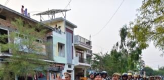 बकरीद को लेकर कोठीभार पुलिस का फ्लैग मार्च, सुरक्षा व्यवस्था का लिया जायजा संवेदनशील इलाकों में पैदल गश्त कर लोगों से शांति बनाए रखने की अपील