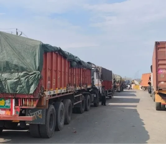 नेपाल के नए एमआरपी नियम से सोनौली बॉर्डर पर महाजाम, आयात-निर्यात व्यवस्था चरमराई