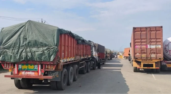 नेपाल के नए एमआरपी नियम से सोनौली बॉर्डर पर महाजाम, आयात-निर्यात व्यवस्था चरमराई