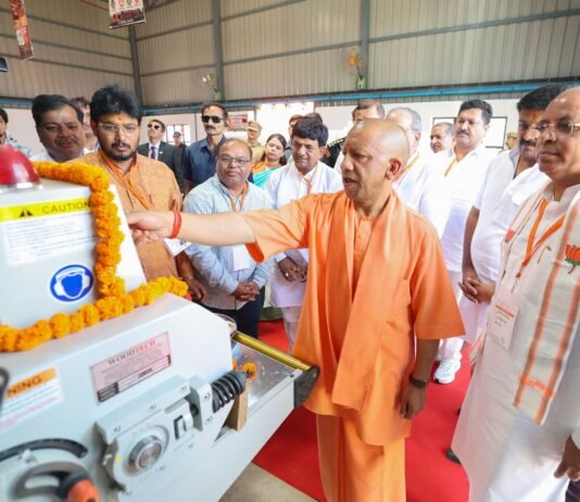 कुशीनगर रच रहा विकास के नए कीर्तिमान, कृषि विश्वविद्यालय से बदलेगी पूर्वांचल की तस्वीर : मुख्यमंत्री इसी सत्र से शुरू होगी पढ़ाई, एयरपोर्ट, एक्सप्रेस-वे और फूड प्रोसेसिंग से बढ़ेंगे रोजगार के अवसर